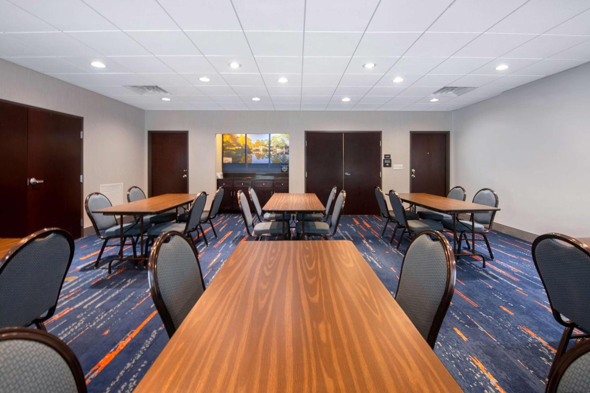 Hampton Inn & Suites Harvey Exterior foto