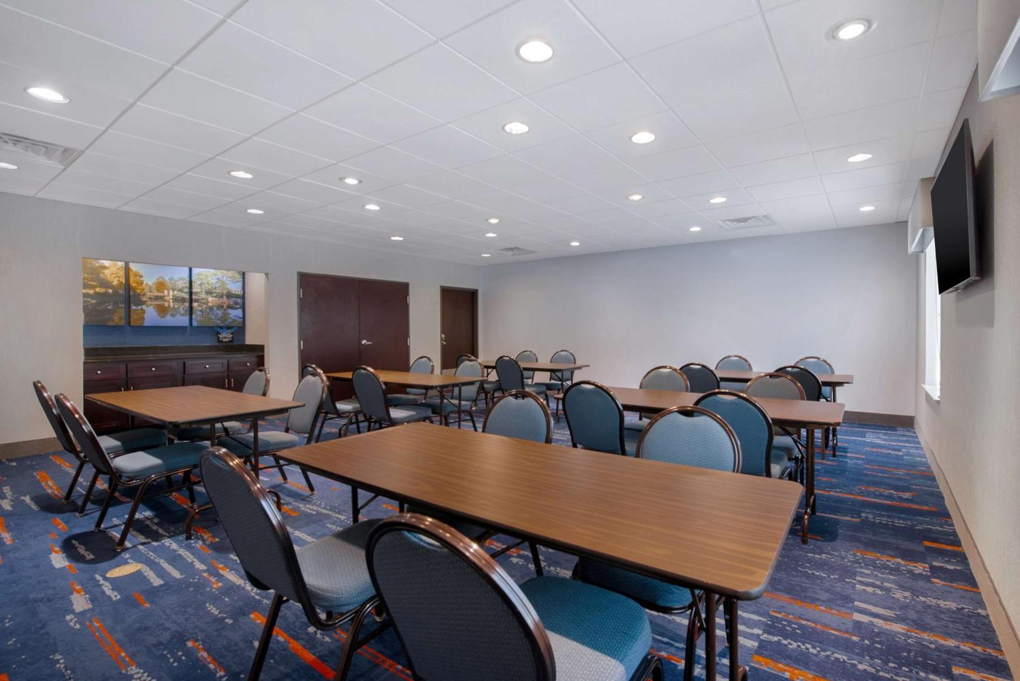 Hampton Inn & Suites Harvey Exterior foto