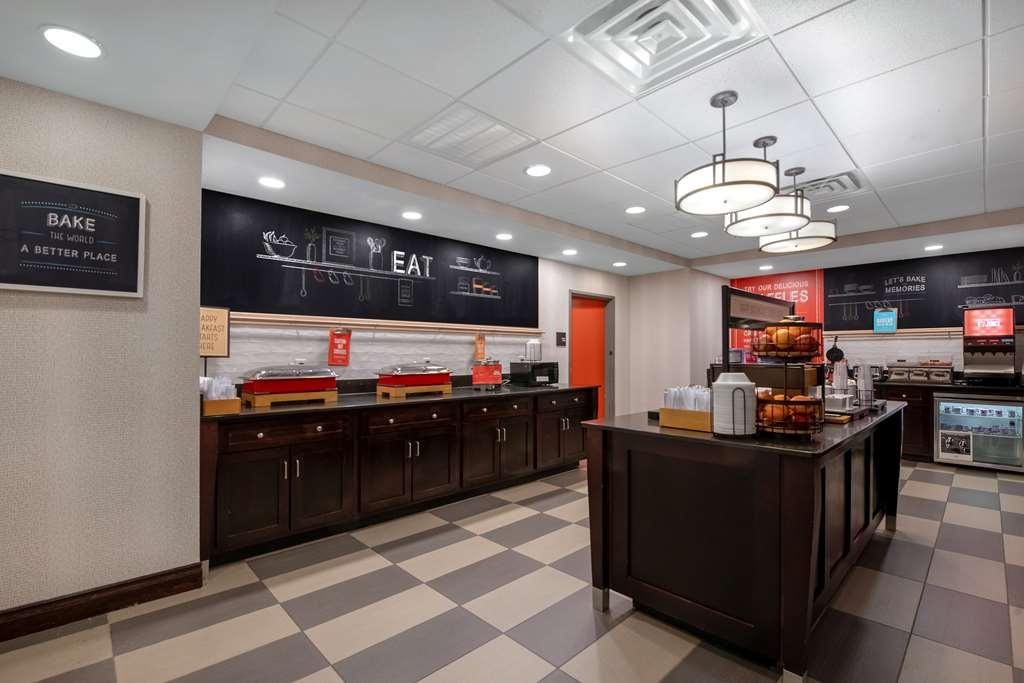 Hampton Inn & Suites Harvey Restaurante foto