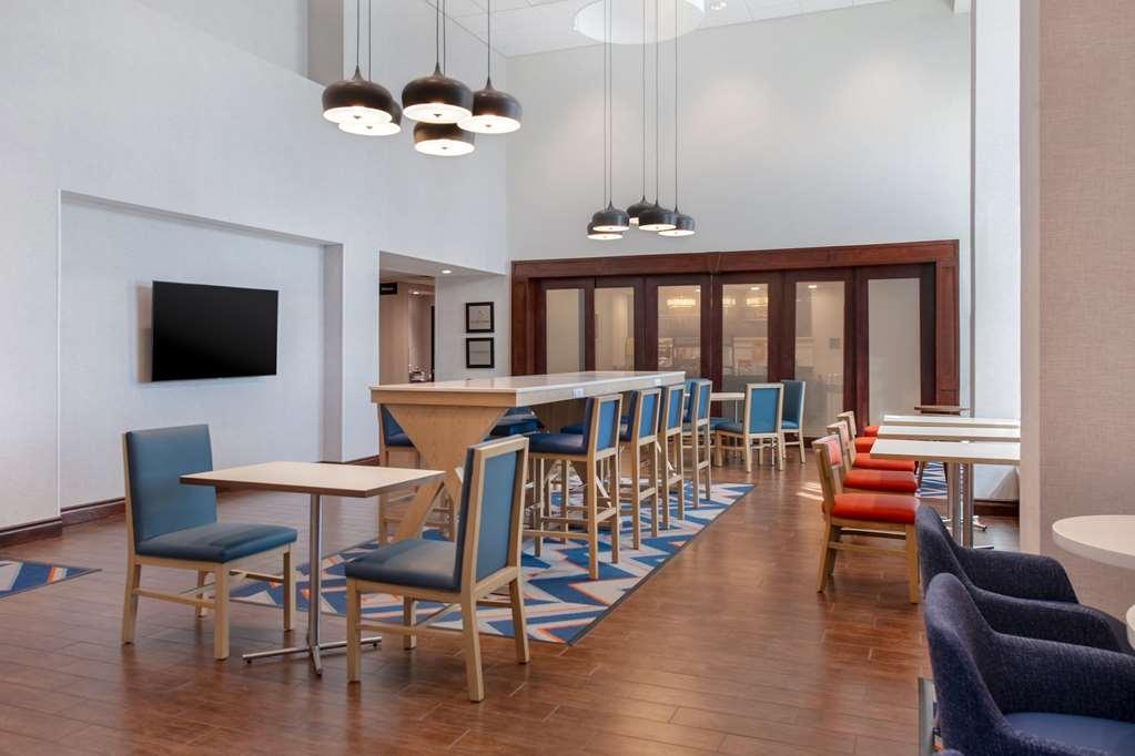 Hampton Inn & Suites Harvey Restaurante foto
