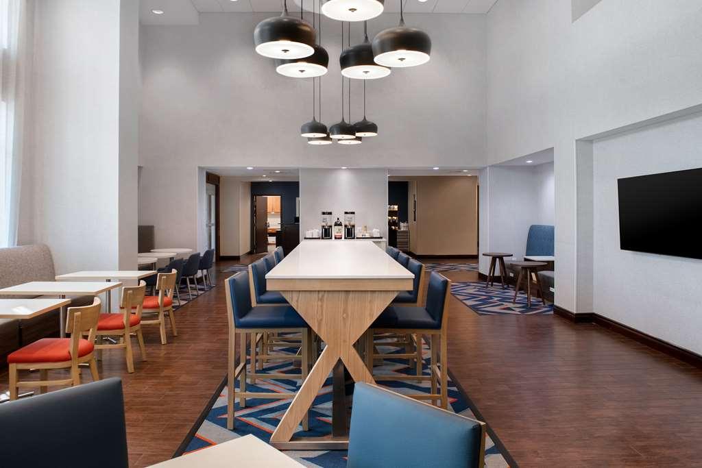 Hampton Inn & Suites Harvey Restaurante foto